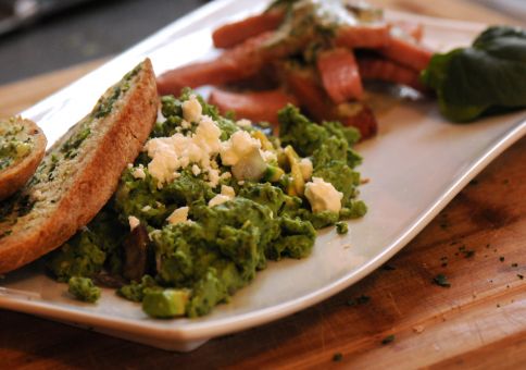 Spinach eggs with avacado and feta