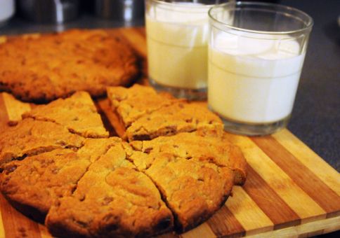 140) Bake a giant cookie