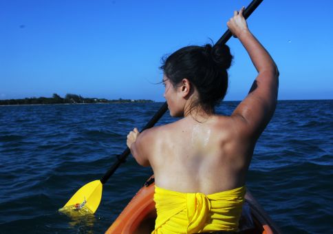 36) Kayak in the sea