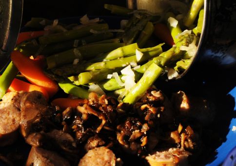 Camp food: sausage, asparagus & carrots.