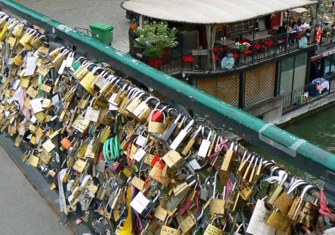 Love lock bridge in Paris